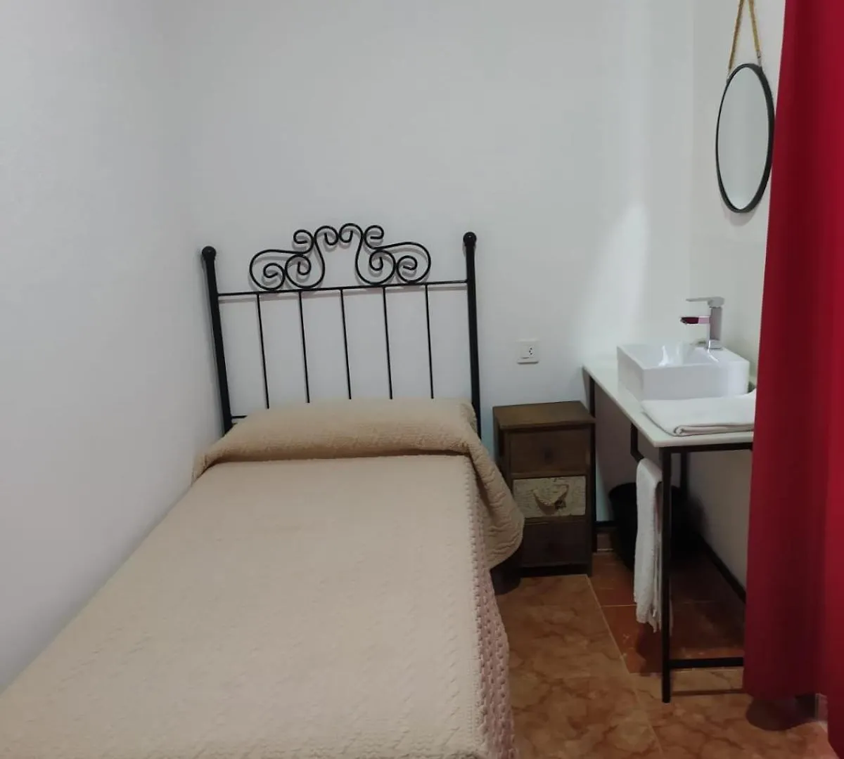 Rooms Los Montes Granada Guest house